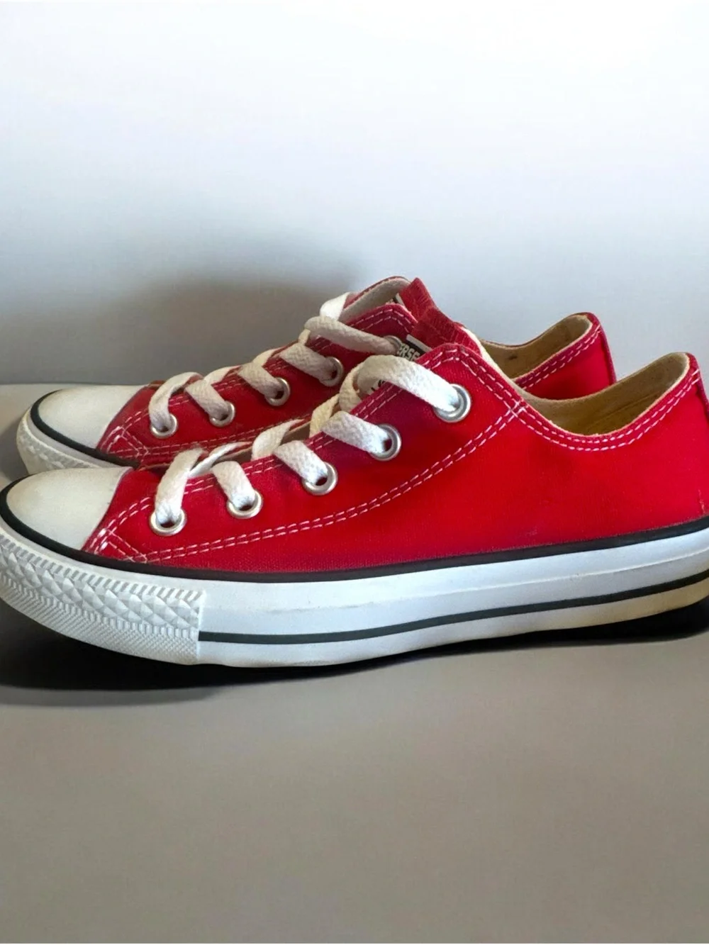 Converse Red Unisex All Stars Low Top Men’s 4 / Women’s 6 - Picture 2 of 7